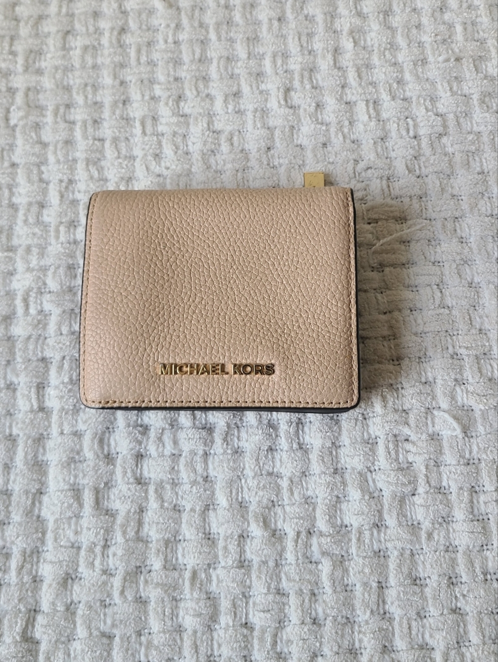 MICHAEL KORS Pebbled Leather Small Wallet in Beige with Gold Logo - Picture 1 of 12